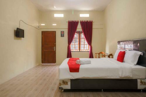 Hostal Reddoorz Near Bukit Kubu Berastagi