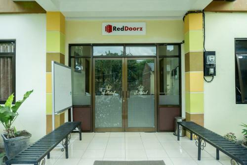Hostal Reddoorz @ Gatot Subroto Ende