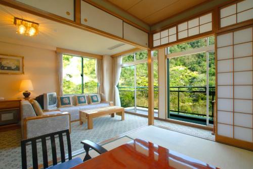 Unzen Miyazaki Ryokan