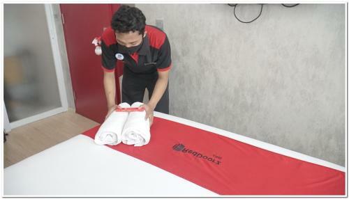 Hostal Reddoorz Plus Near Dharmawangsa Square