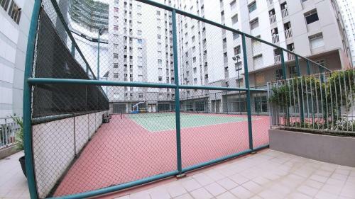 Blue Studio Apartment At Green Bay Pluit By Travelio