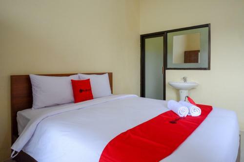 Hostal Reddoorz Near Graha Saba Buana Solo