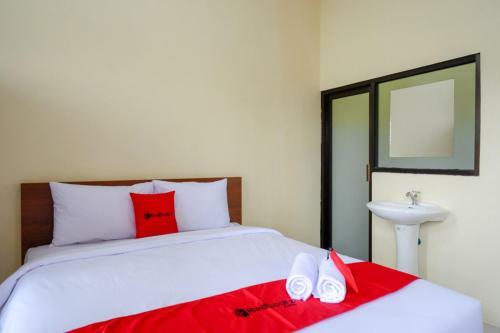 Hostal Reddoorz Near Graha Saba Buana Solo