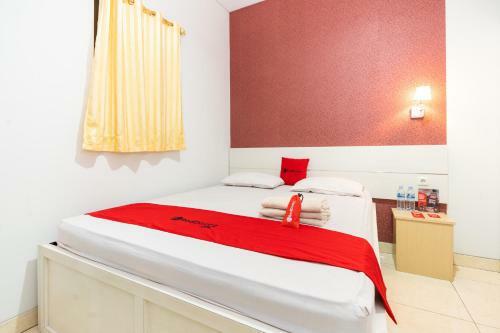 Hostal Reddoorz Plus @ Jalan Pumorow Manado