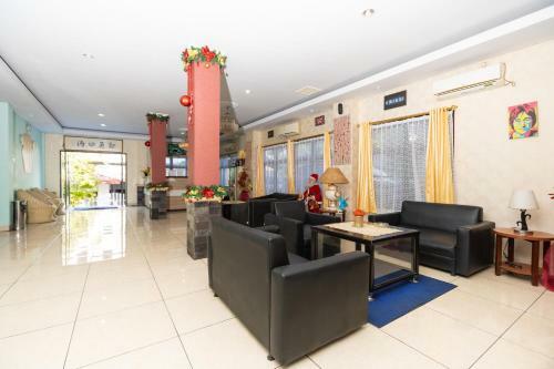 Hostal Reddoorz Plus @ Jalan Pumorow Manado