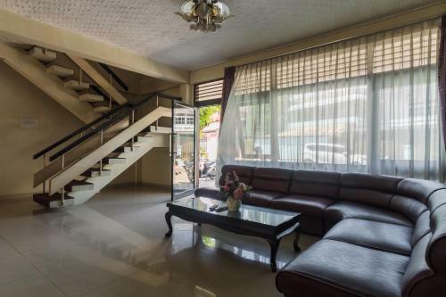 Hostal Reddoorz Near Pantai Padang