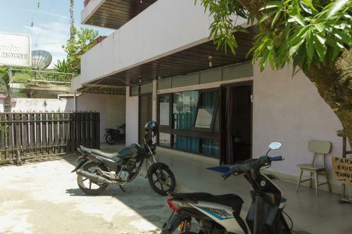 Hostal Reddoorz Near Pantai Padang