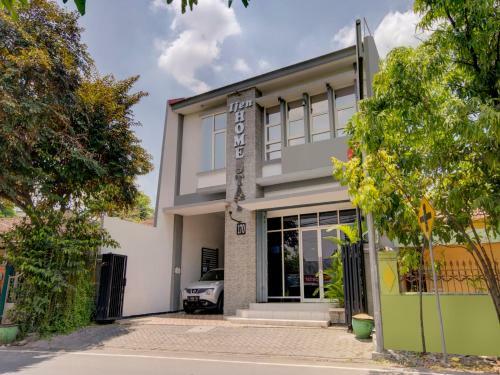 Hotel Oyo 3229 Ijen Homestay