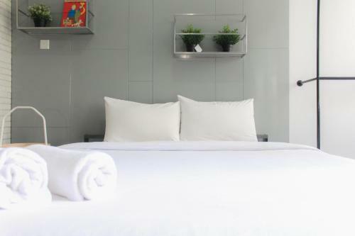 Artistic Studio At Emerald Bintaro Apartment By Travelio