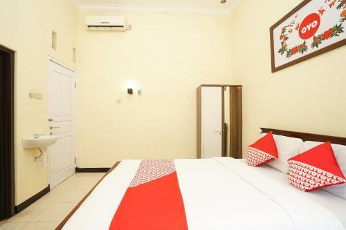 Hotel Oyo 587 Penginapan Sinar Harapan