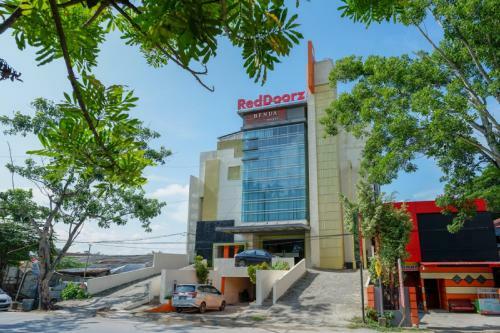 Reddoorz Plus Near Hotel Benua Kendari