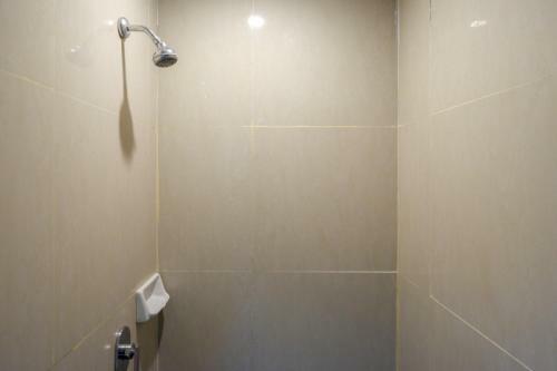 Reddoorz Plus Near Hotel Benua Kendari
