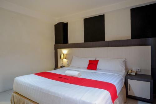Reddoorz Plus Near Hotel Benua Kendari