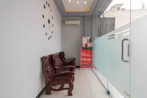 Hostal Reddoorz Plus Near Millenium Ict Centre Medan 2