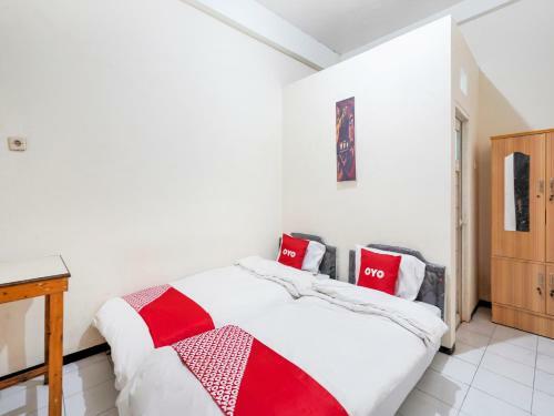 Hotel Oyo 3842 Eiffel Ketintang Unesa Syariah
