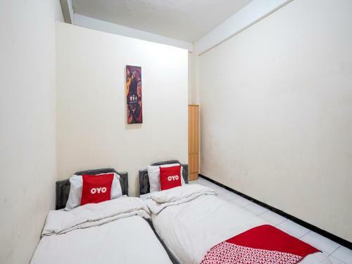Hotel Oyo 3842 Eiffel Ketintang Unesa Syariah