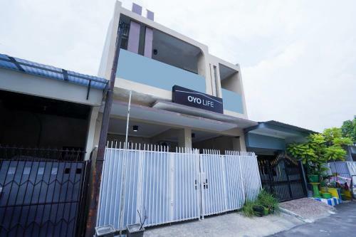 Hotel Oyo Life 2532 Kost Putri Adia