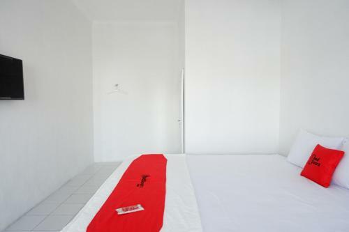Hotel Reddoorz Plus Near Ums Solo