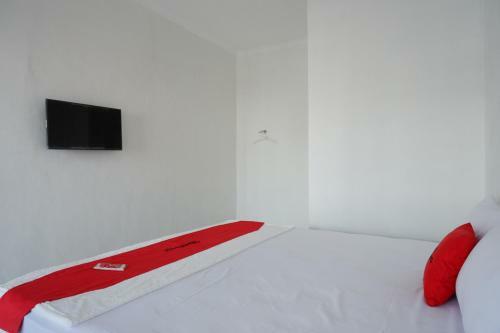Hotel Reddoorz Plus Near Ums Solo
