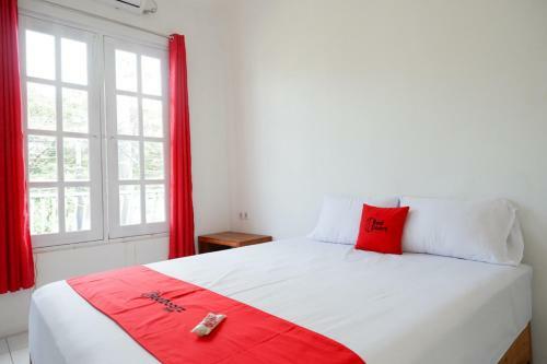 Hotel Reddoorz Plus Near Ums Solo