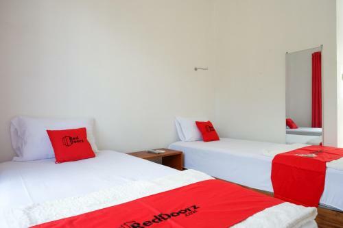 Hotel Reddoorz Plus Near Ums Solo
