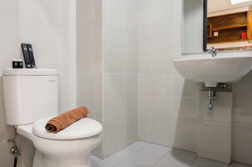 Comfortable And Spacious Studio Casa de Parco Apartment By Travelio