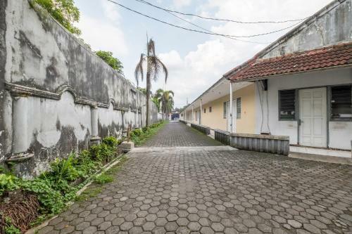 Spot On 2341 Hotel Padjajaran 2