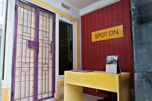 Hotel Spot On 2742 R5 Homestay