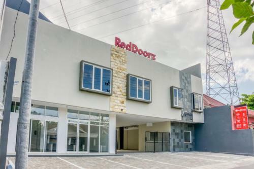 Hostal Reddoorz @ Plemburan Jakal 2