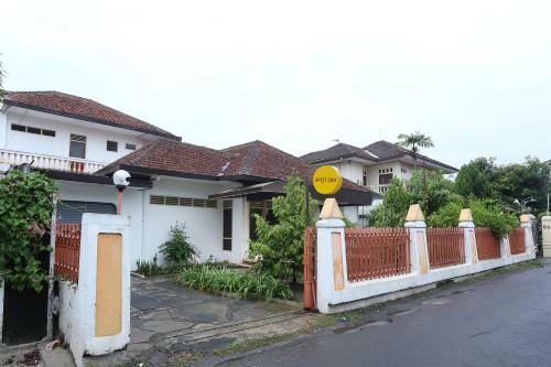 Hotel Oyo 2268 Tim-tim Homestay