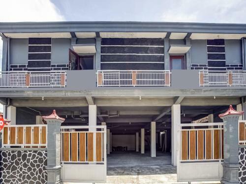 Hotel Oyo 3220 Kost Putri Exclusive 272