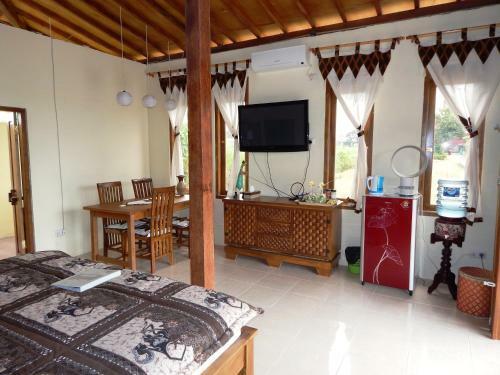 Family Villa Merapi View, Villa Poolside, All Inclusive & Car Driver
