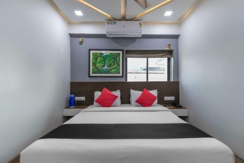 Capital O 10749 Hotel Neelkanth Bliss
