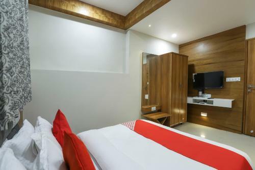 Oyo 69353 Hotel Madhav Villa