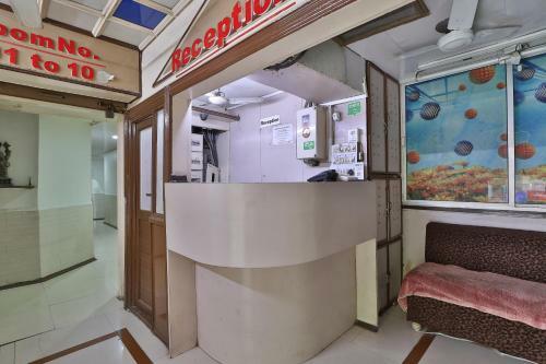 Oyo 80317 Collection O Hotel Maninagar Residency
