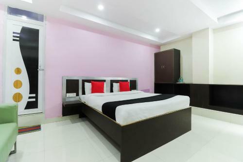Capital O 49024 Aryavart Hotel