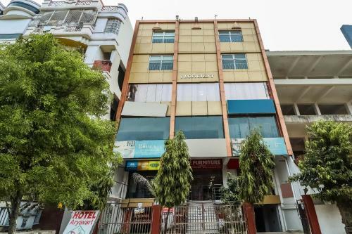 Capital O 49024 Aryavart Hotel