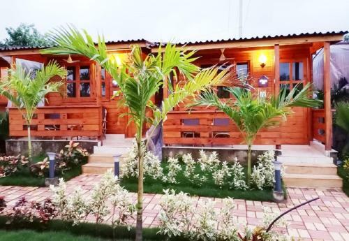 Hotel Grand Vatika Resort