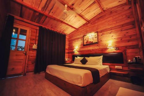 Hotel Grand Vatika Resort