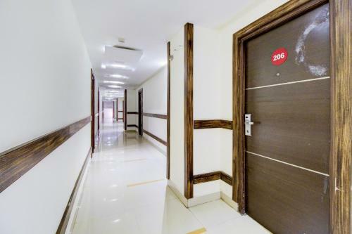 Hotel Oyo 76788 C Square Space