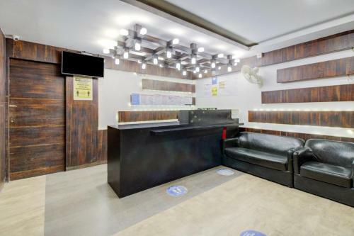 Hotel Oyo 76788 C Square Space