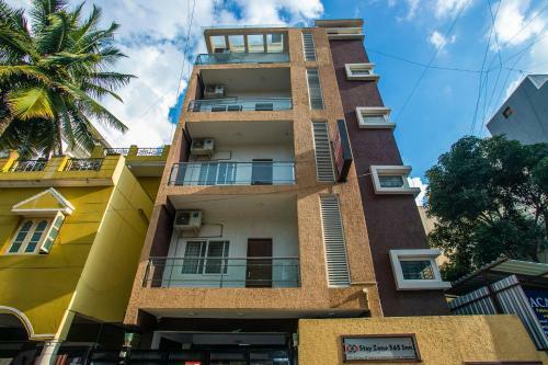 Hotel Oyo 6376 Stayzone 365 Inn