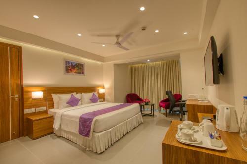 Lilac Hotel, 5th Block