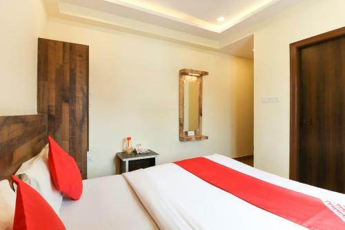 Hotel Oyo 36197 Royal Wood
