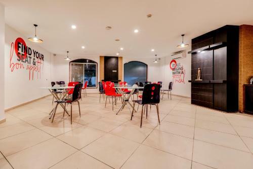 Oyo 79535 Collection O The Mayer Hotel