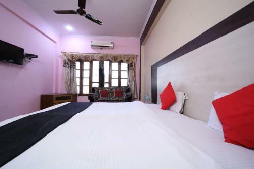 Capital O 38730 Hotel Mansarovar Deluxe