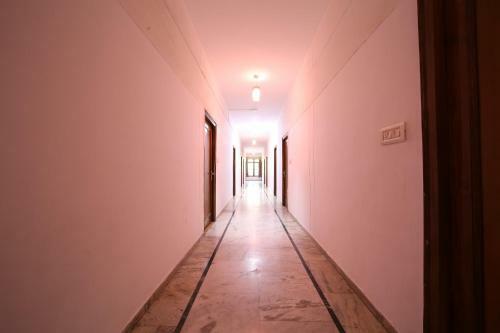 Capital O 38730 Hotel Mansarovar Deluxe