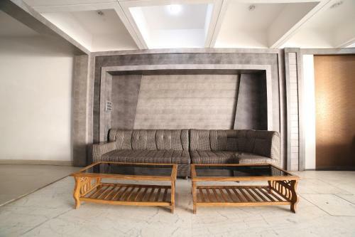 Capital O 38730 Hotel Mansarovar Deluxe