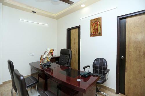 Capital O 16639 Hotel Shri Pushpraj