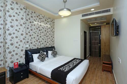 Capital O 16639 Hotel Shri Pushpraj